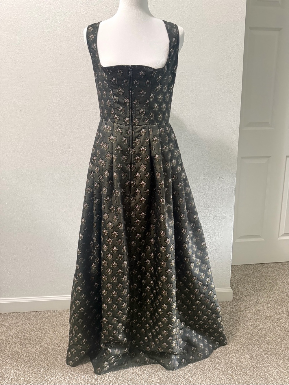 KOBLER DIRNDL Sleeveless Black Floral Maxi Dress - Elegant Square Neck
